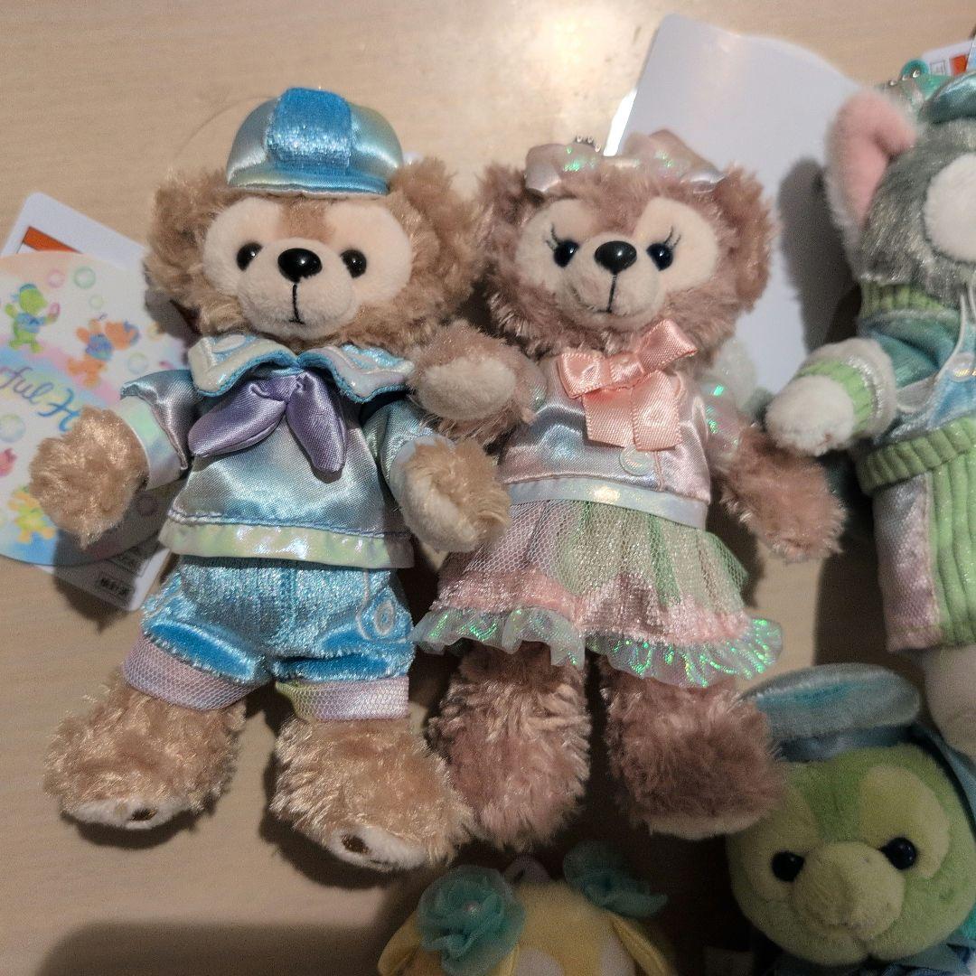 新品　ダッフィー & フレンズ ぬいぐるみバッジ　カラフルハピネス　２０周年