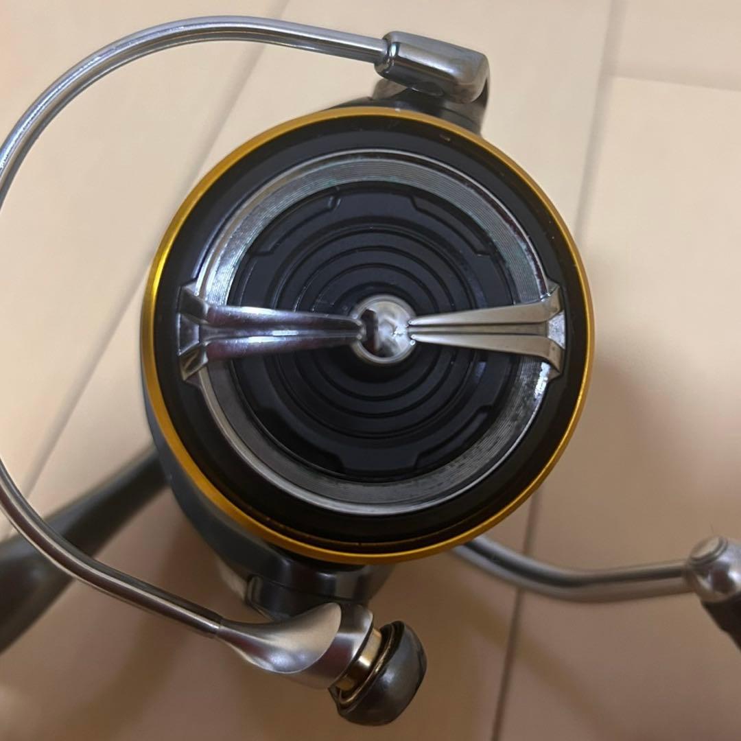 【週末限定価格】DAIWAスピニングリール　18 ブラスト LT4000-CXH