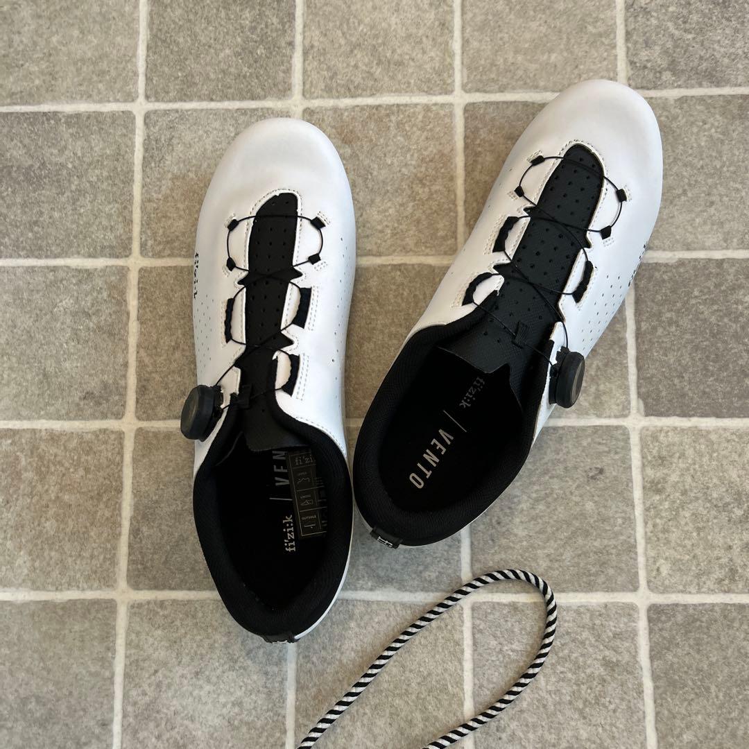 ロードシューズ BOA付フィジークOMNA43.5(28cm)白/ブラック