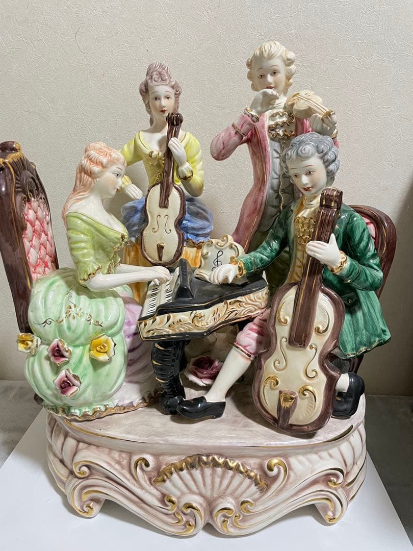 インテリア置物　陶器人形　カポティモンテ製 全長約40センチ