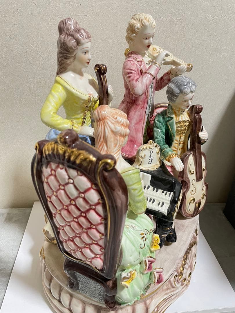 インテリア置物　陶器人形　カポティモンテ製 全長約40センチ