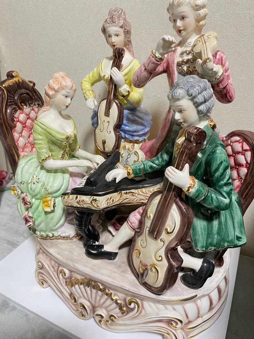 インテリア置物　陶器人形　カポティモンテ製 全長約40センチ