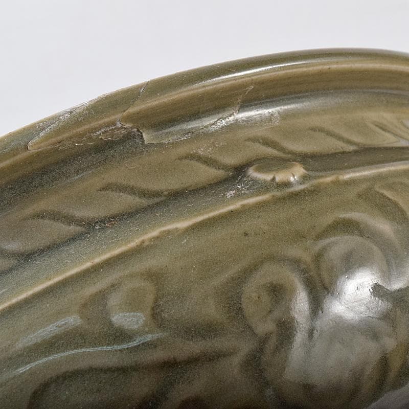 中国　龍泉窯　青磁　花文　三つ足大香炉　M　R8769