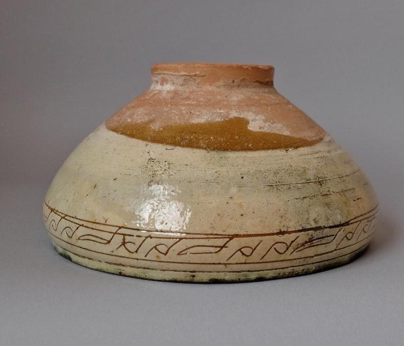 ☆☆☆イスラム陶☆二彩・線刻の花文の鉢