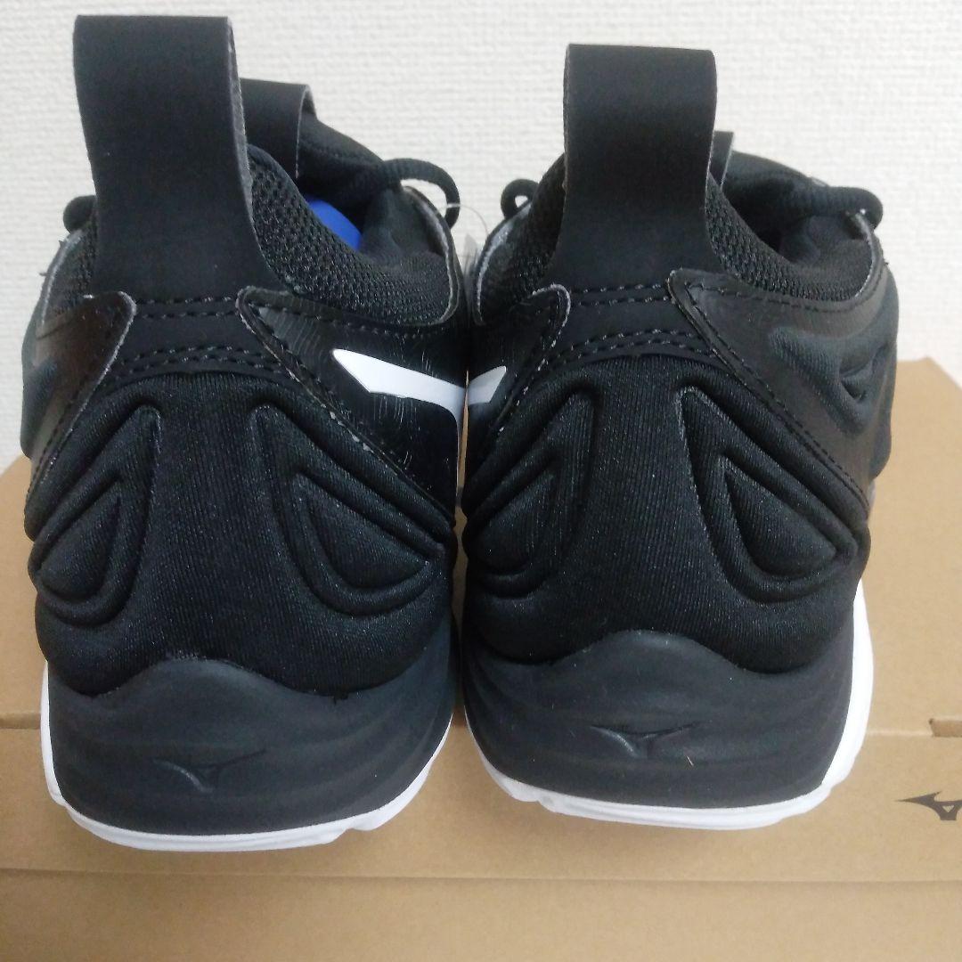 ミズノバレーボールシューズ　ウエーブモーメンタム３　27.0cm