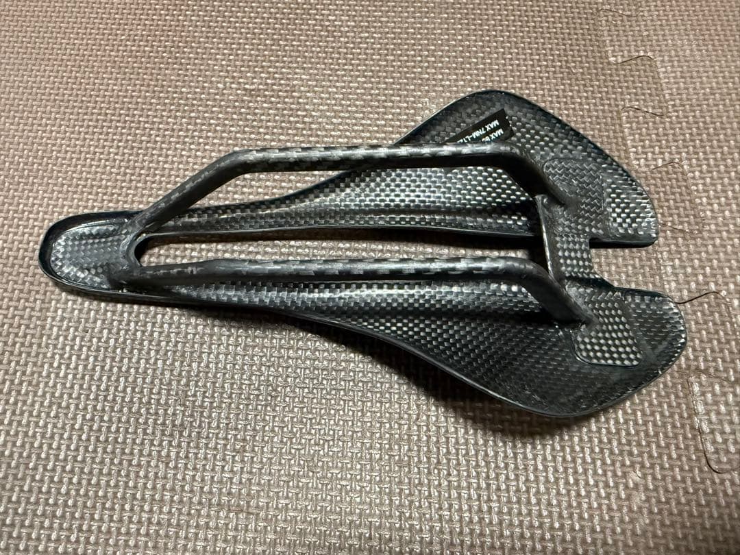 ALPITUDE カーボンファイバー サドル GARDENA