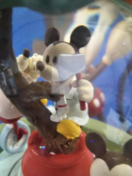 ディズニー Seasons Greeting スノーグローブ