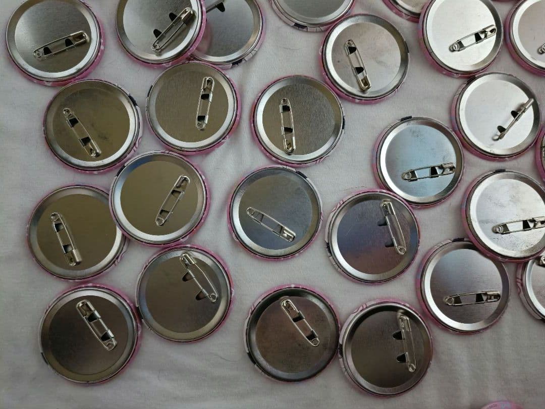 すとぷり　さとみ　缶バッチ　2021　newyear デフォ　にゅーいやー