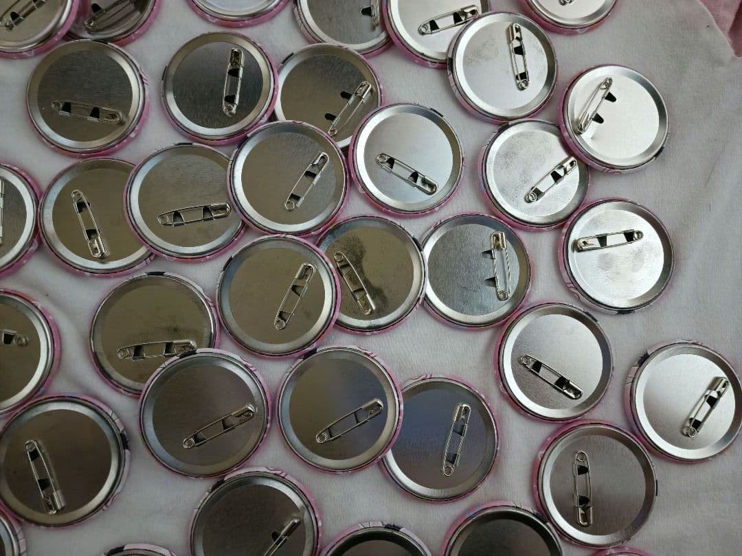 すとぷり　さとみ　缶バッチ　2021　newyear デフォ　にゅーいやー