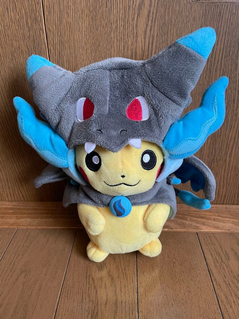 ポンチョを着たピカチュウ　メガリザードンX ポケモンセンター