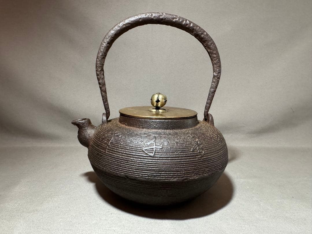 茶道具　龍文堂松寿千筆鉄瓶