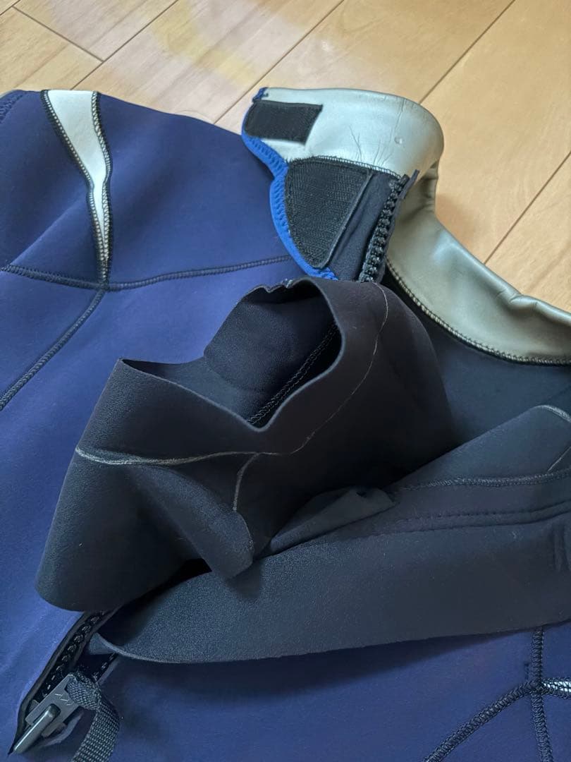 新品訳あり　OPウエットスーツ　レディースL 紺/白