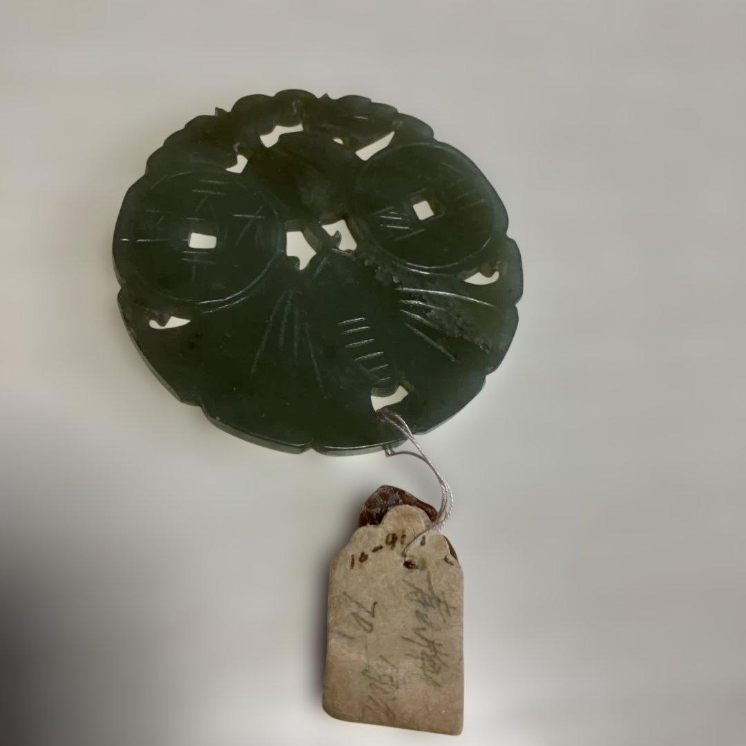 硯屏、翡翠 花模様 彫刻 木製台座付き