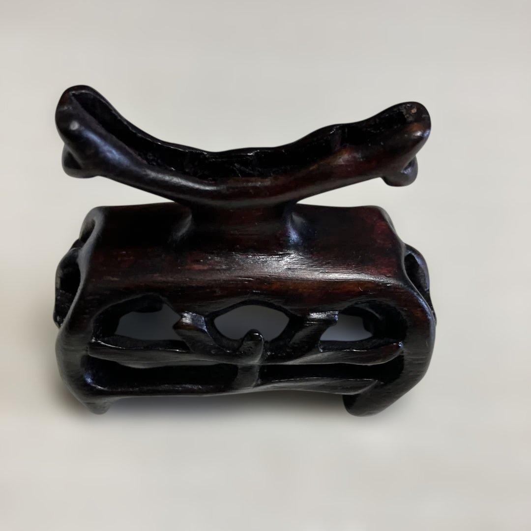 硯屏、翡翠 花模様 彫刻 木製台座付き