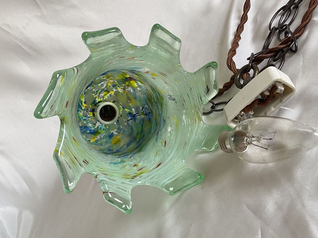 古い「美しい吹雪紋のガラスランプシェード」