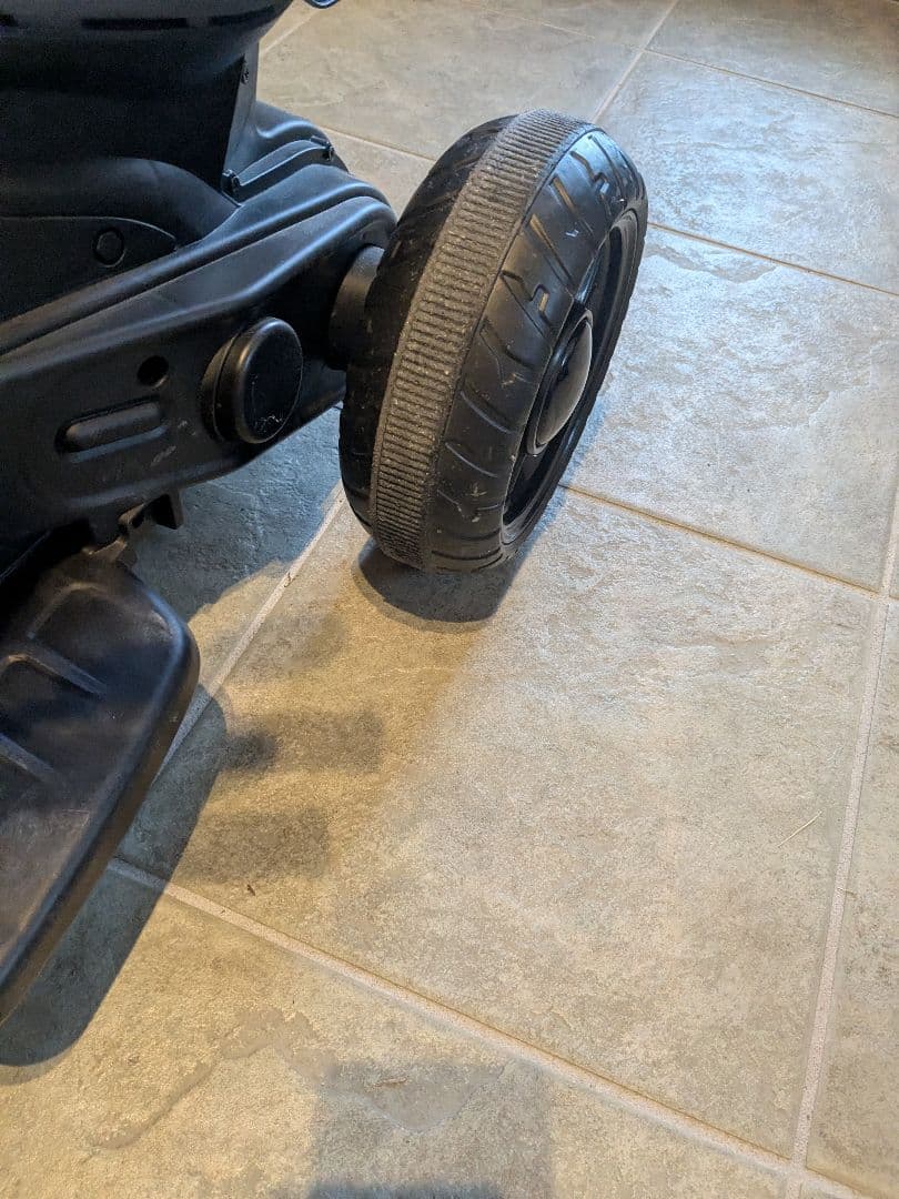 乗用玩具 乗用ラジコン トヨタ ハイラックス 　※シャンク品　手渡し取引き