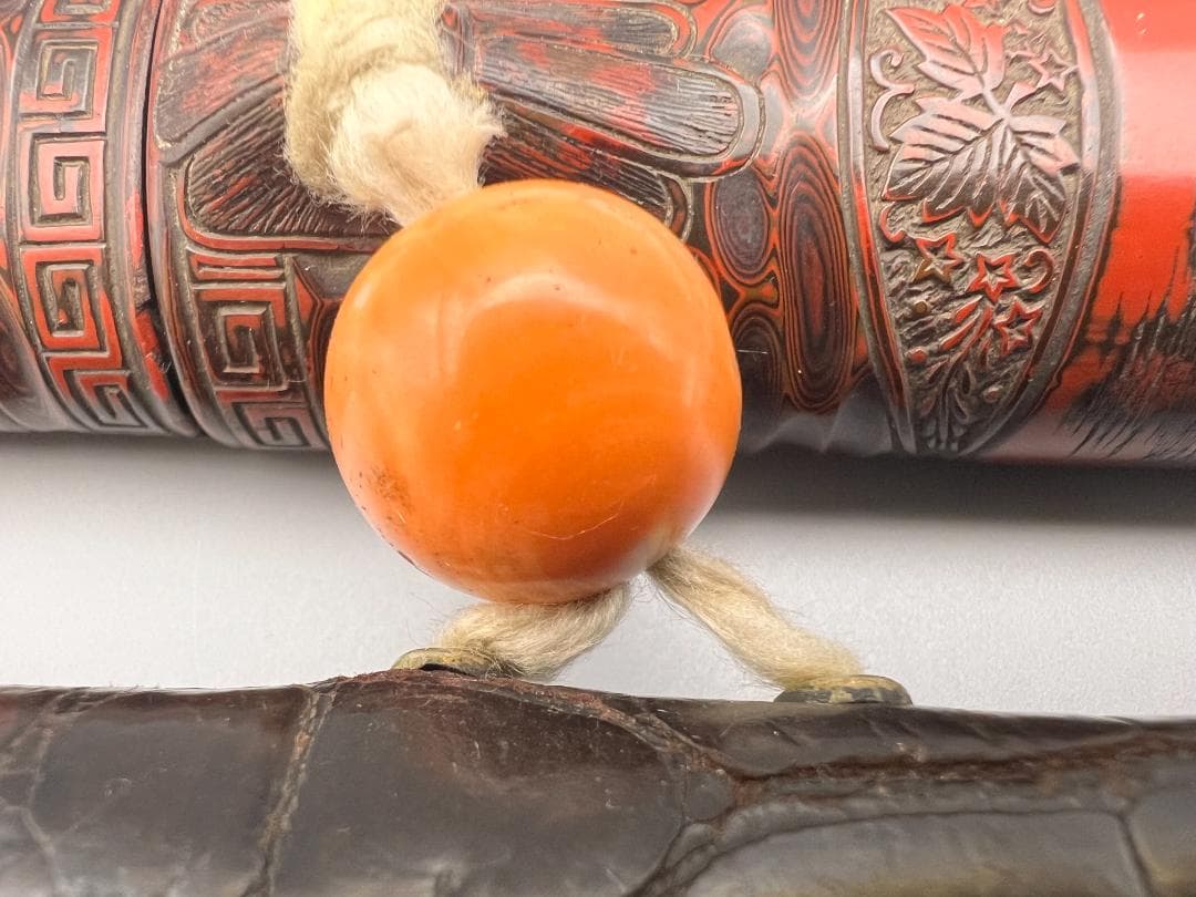 江戸明治時代　極上山水詩堆朱絵　秀心翁在銘　タバコ入　大玉珊瑚根〆　銀製キセル