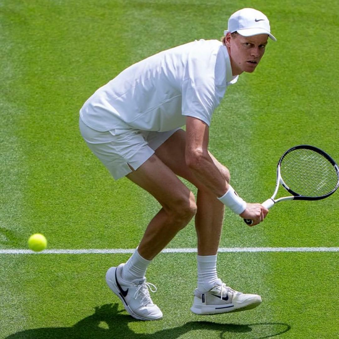 ナイキ　テニスシューズ　25.5cm シナー着用モデル