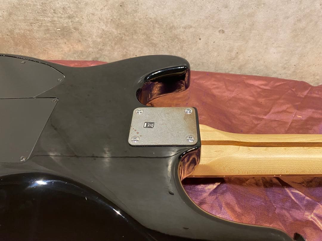 OBEY × SQUIER ストラトキャスター　オーベイ　スクワイヤー