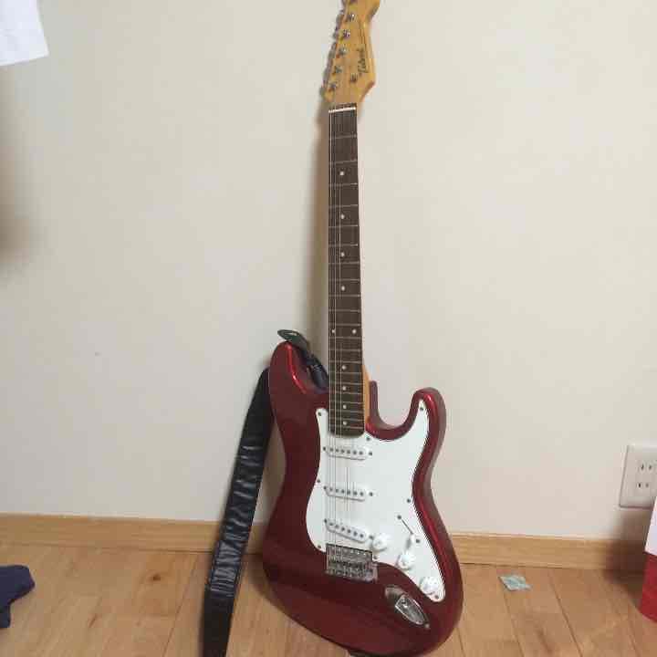 エレキギター（赤）チューナー  ストラップ ギター用バック付き。