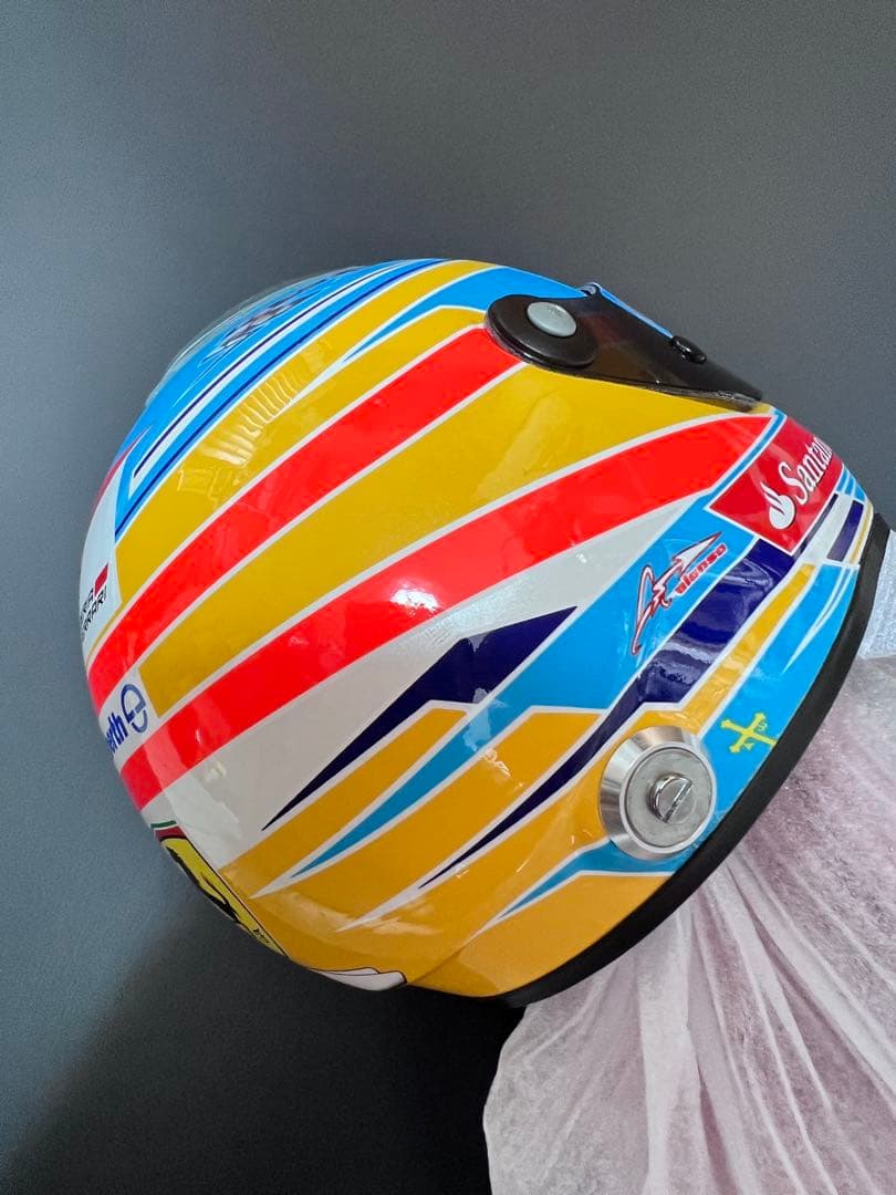 F1 Ferrari フェルナンドアロンソ1/2ヘルメット。
