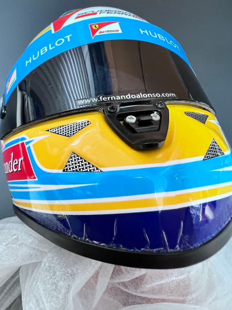 F1 Ferrari フェルナンドアロンソ1/2ヘルメット。