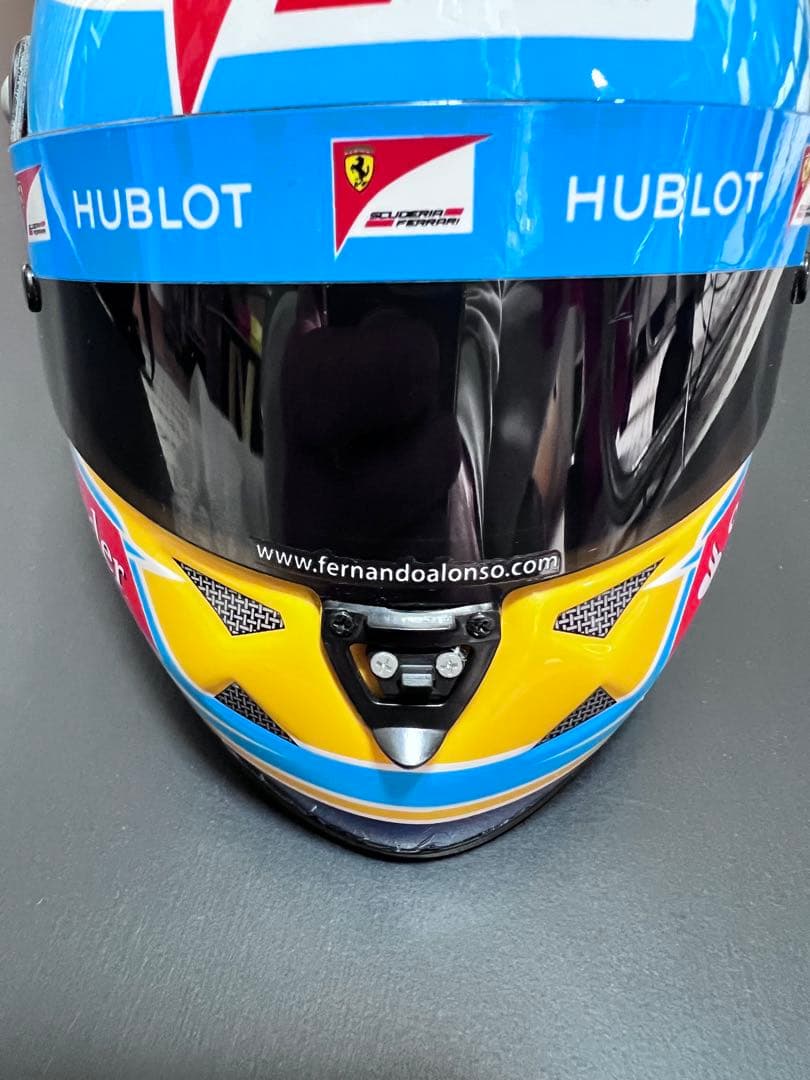 F1 Ferrari フェルナンドアロンソ1/2ヘルメット。
