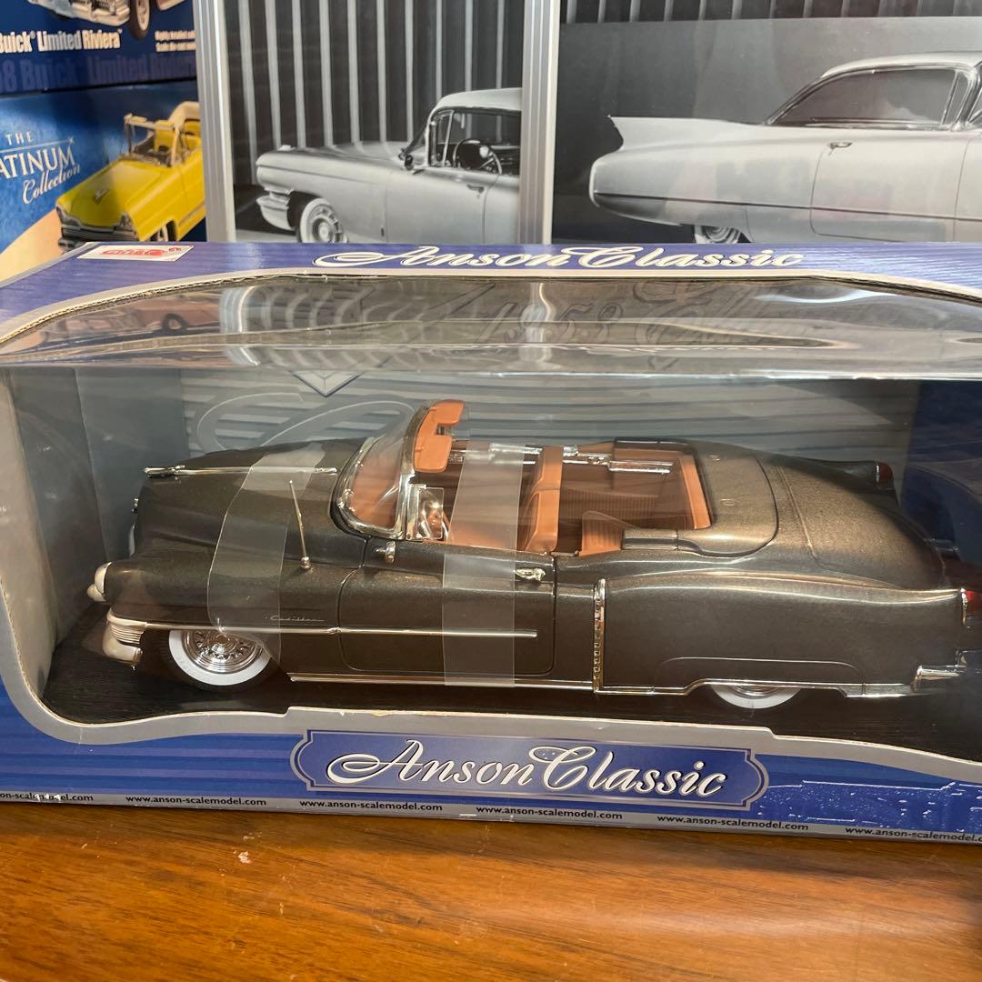 いい色です！新品未開封　1953 キャデラックエルドラド1／18