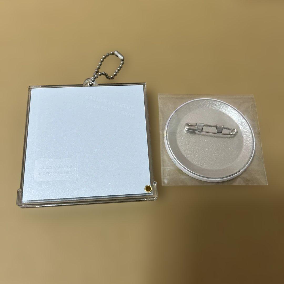 五条悟　サンリオ　缶バッジ　アクリルキーホルダー②