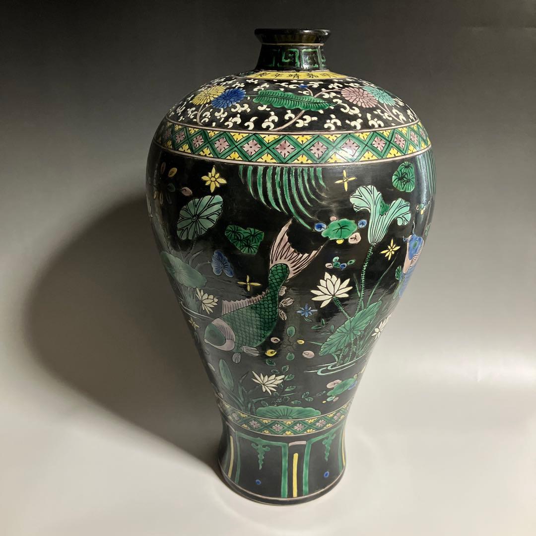 中国花瓶　黒地粉彩　魚花紋大花瓶