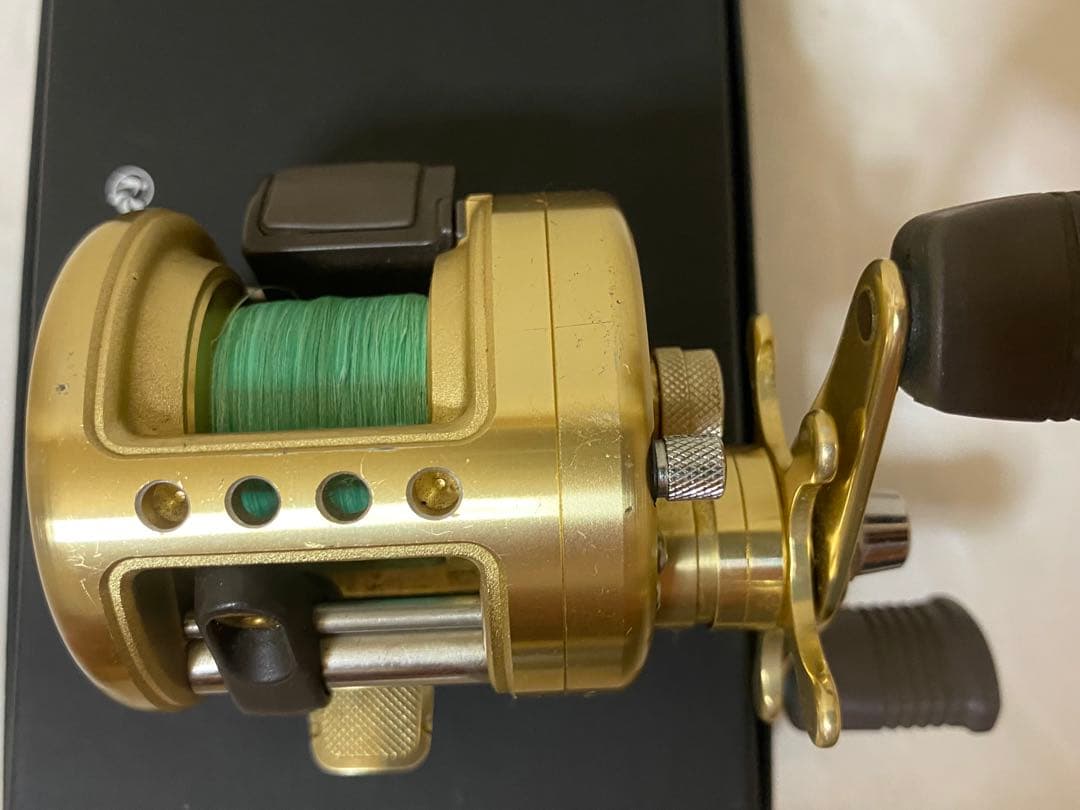 シマノ カルカッタ 51XT(左ハンドル) RH385