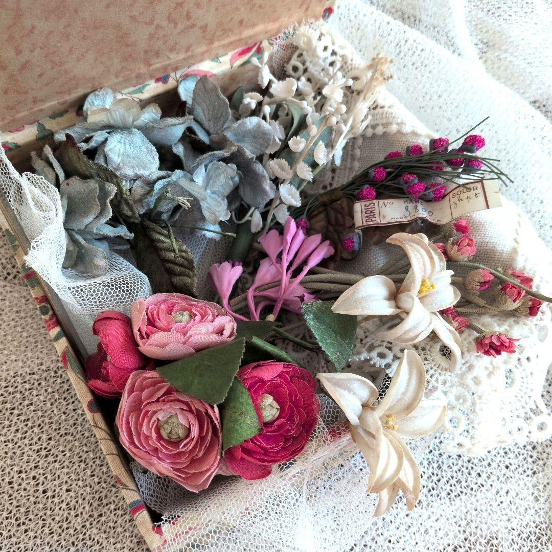 カルトナージュBOXに布花ぎっしりセット フランス製アンティーク