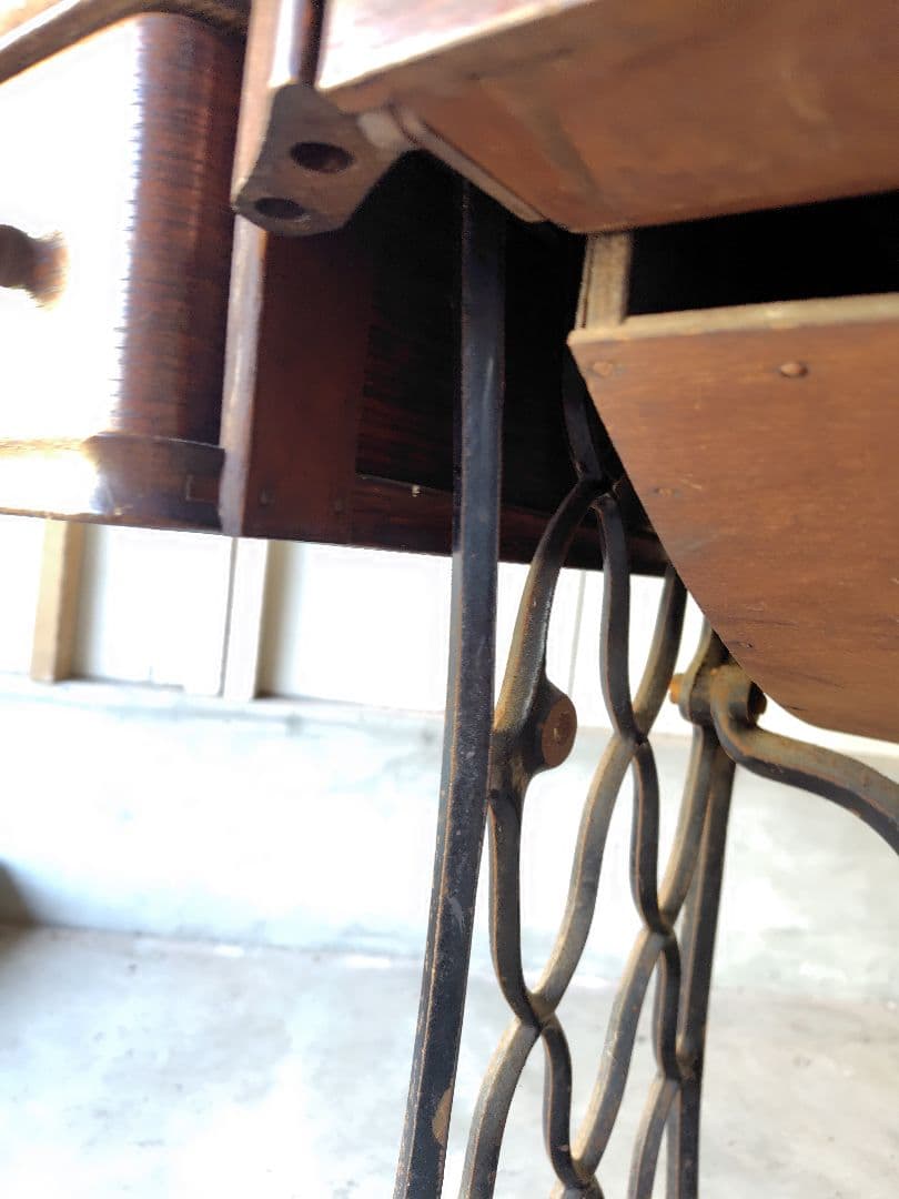 アンティークミシン脚テーブル　SINGER 足踏みミシン　網目　鉄脚