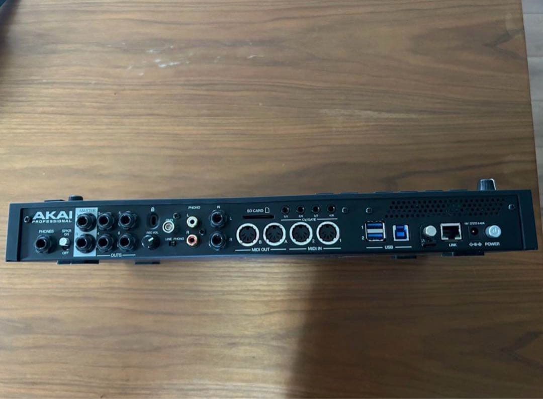 【2025年2月販売終了】AKAI MPC Live II