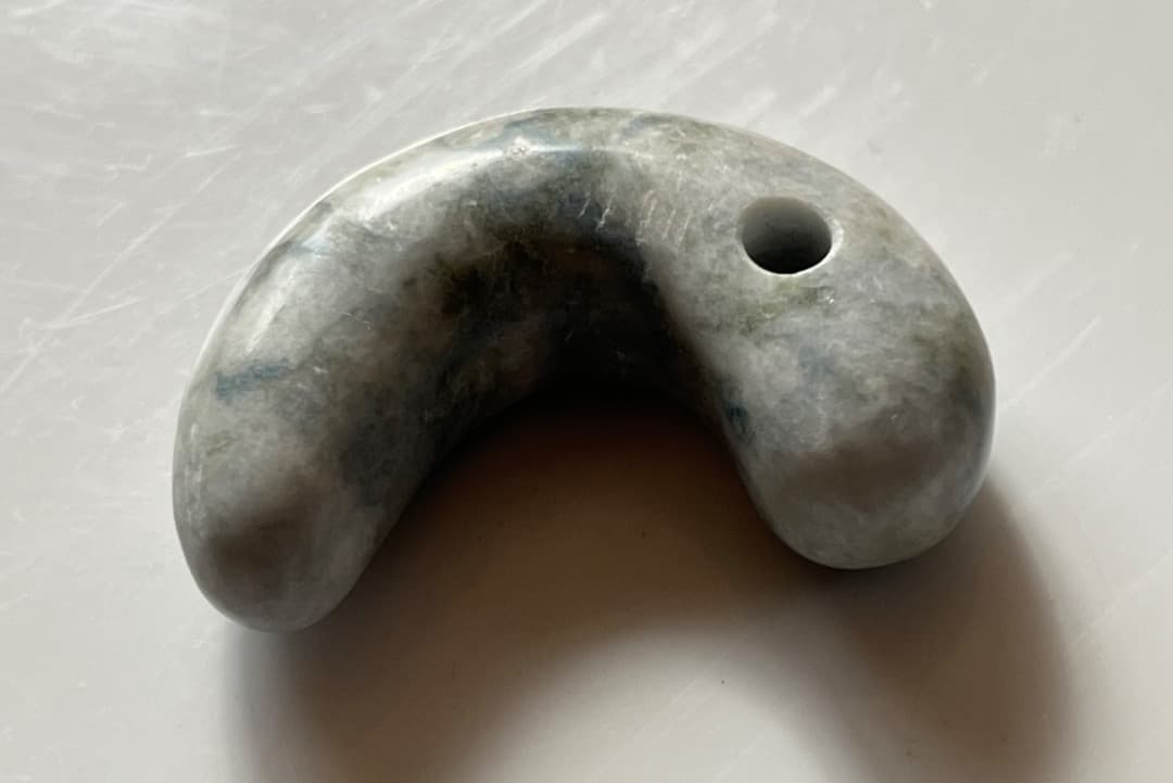 糸魚川　横川　青翡翠　勾玉