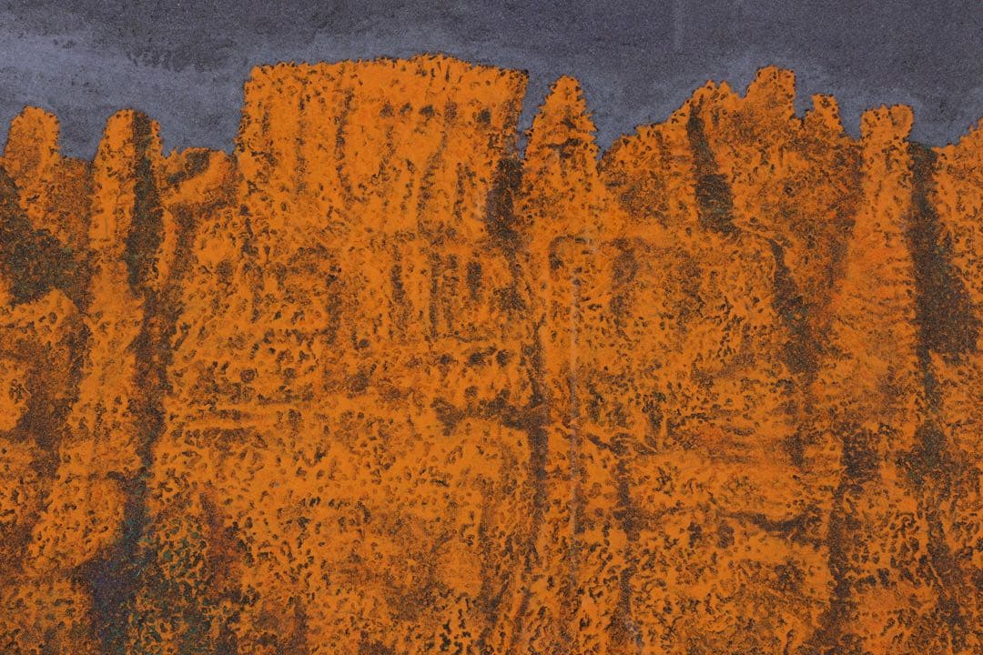 忠明 額装絵画 作品「交河故城」 日本画調 シルクロード砂漠風景 共シール 箱付