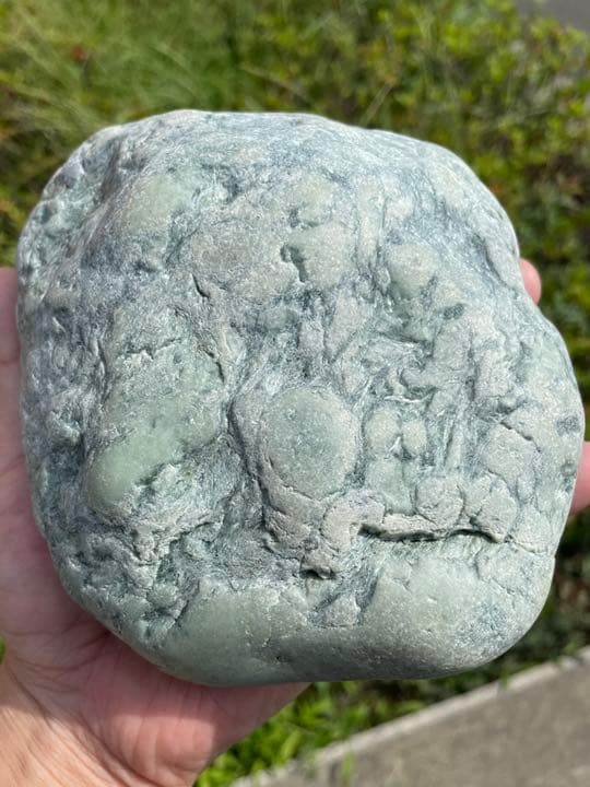 1884g 宮崎海岸　海石　翡翠　原石　糸魚川　翡翠