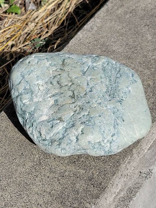 1884g 宮崎海岸　海石　翡翠　原石　糸魚川　翡翠