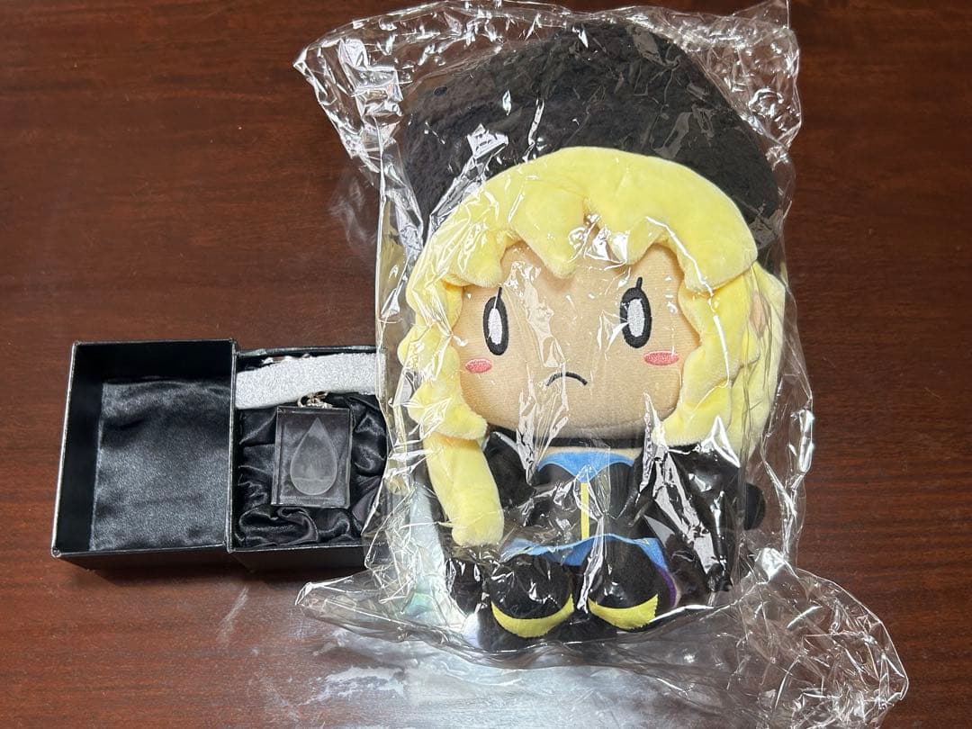 未使用　CODE VEIN ミア　ぬいぐるみ　血涙クリスタルキーホルダー　2点