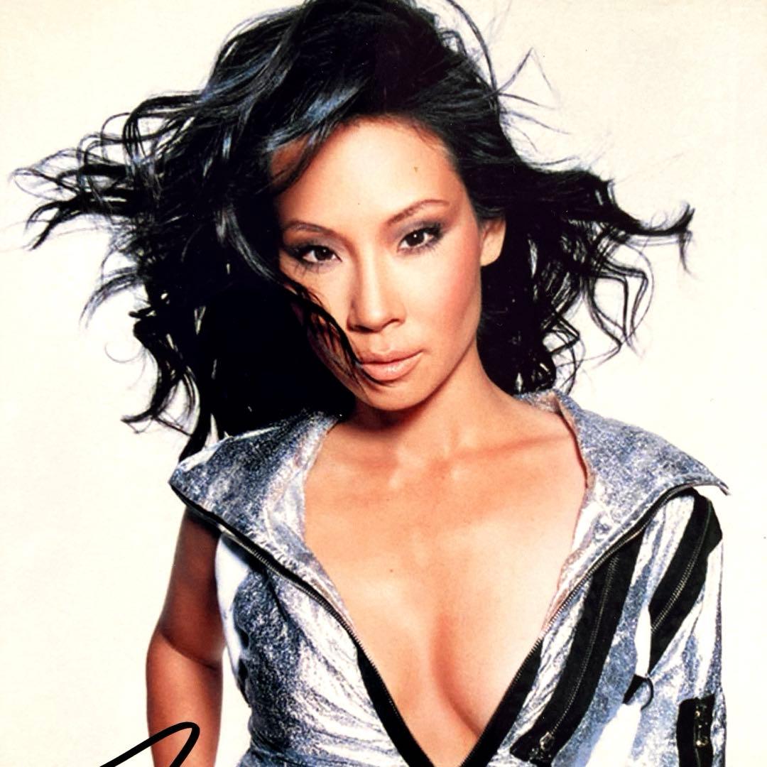 セール中…ルーシー・リュー直筆サイン入り超 特大写真…Lucy Liu