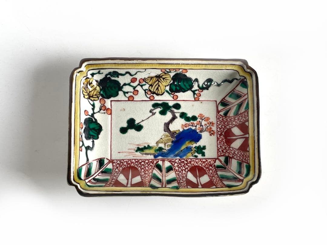 骨董　アンティーク　色絵九谷　苫屋　矢羽　野葡萄　隅入角皿　小皿　古伊万里