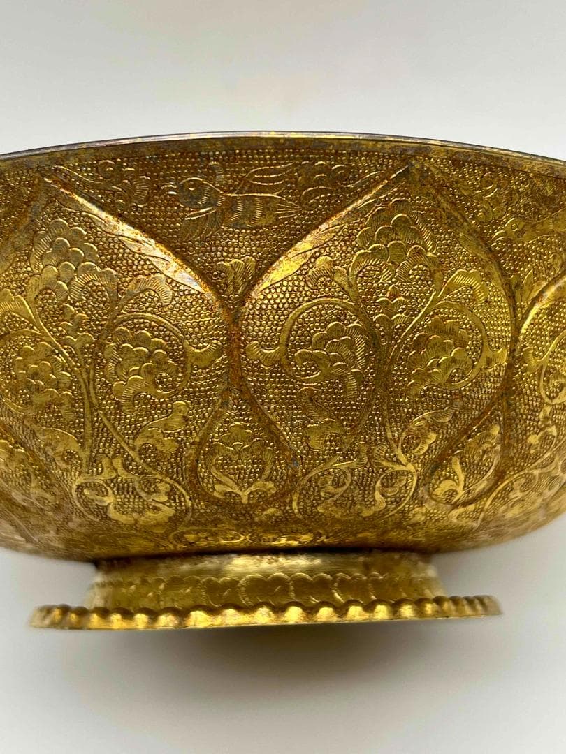 唐時代　金器　 金象嵌鏨彫吉祥蓮花瑞獣紋葵口鉢 百獣図　寅鳥紋(E-56)