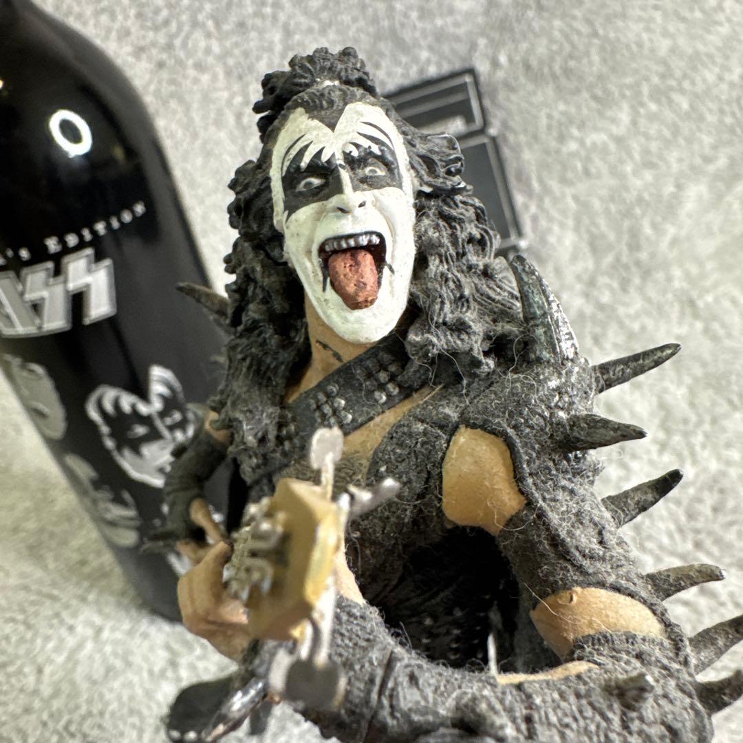 バンドKISS ①ワイン　②ジーン・シモンズ　フィギュア