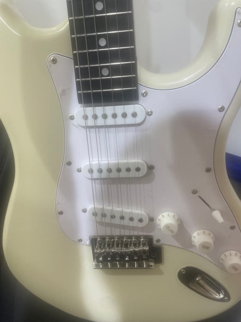 新品未使用BUSKER'S エレキギター ホワイト ストラトキャスタータイプ