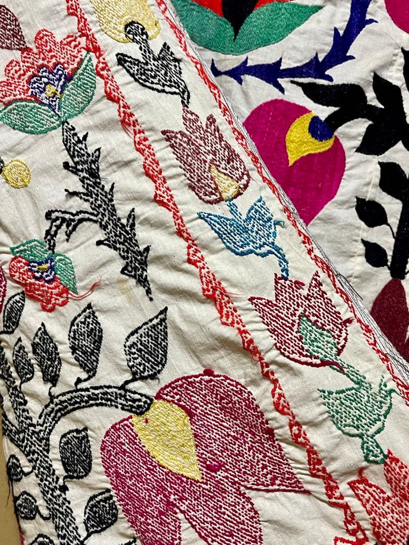 ウズベキスタン スザニ 刺繍 ビンテージ suzani 古布 壁掛け