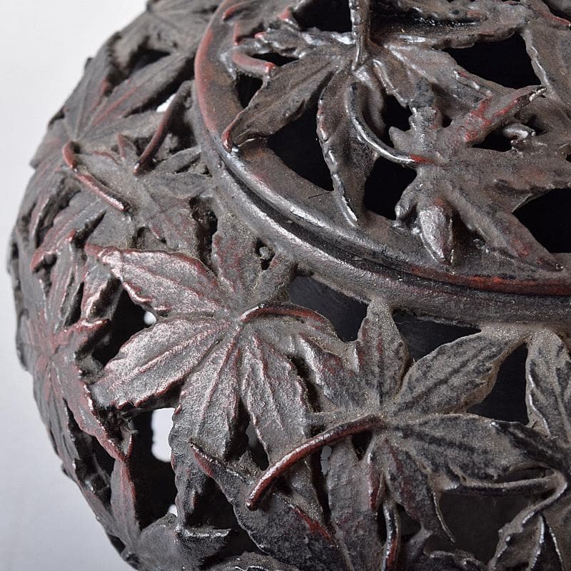 龍ちゃん　古銅　紅葉透かし　三つ足香炉　在銘　約537g　D　R8374