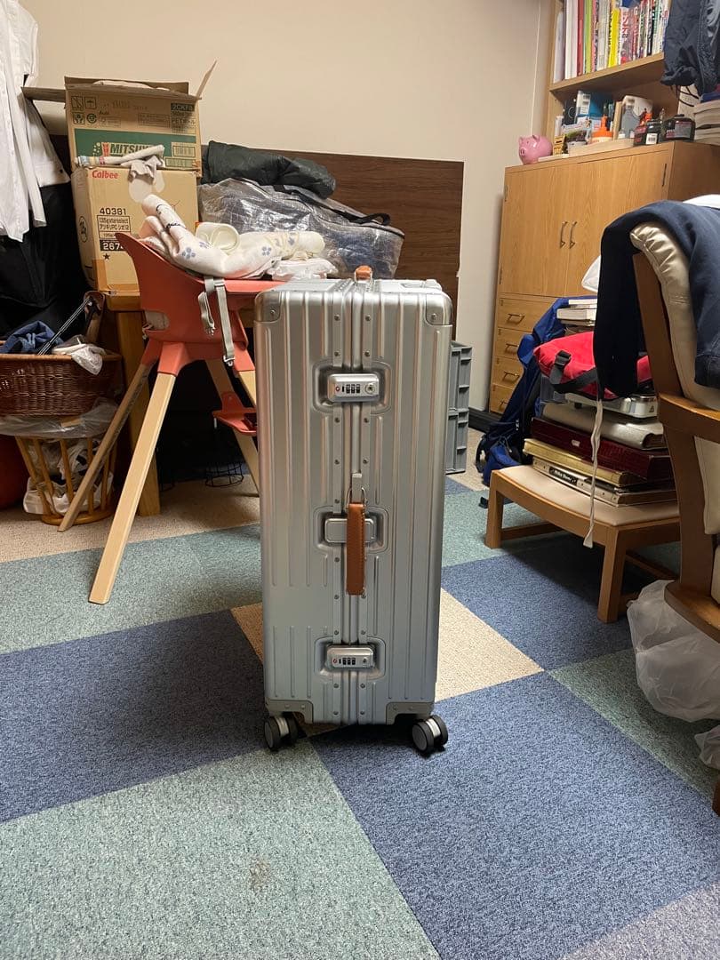 シルバーアルミニウムキャリーケース