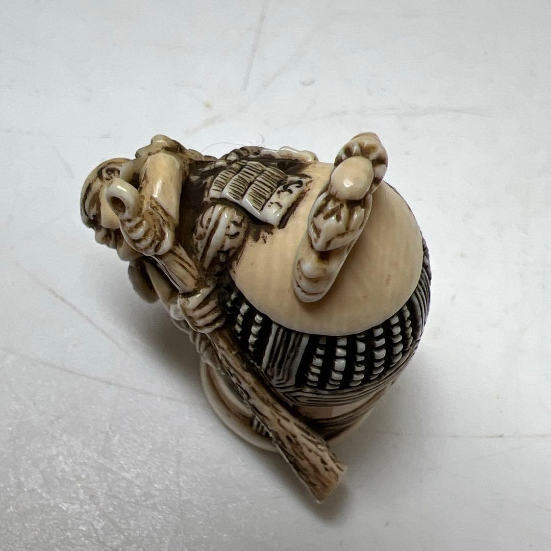 専用　極上鐘に人物根付　12g 東Y8-0203☆2Fトコチ