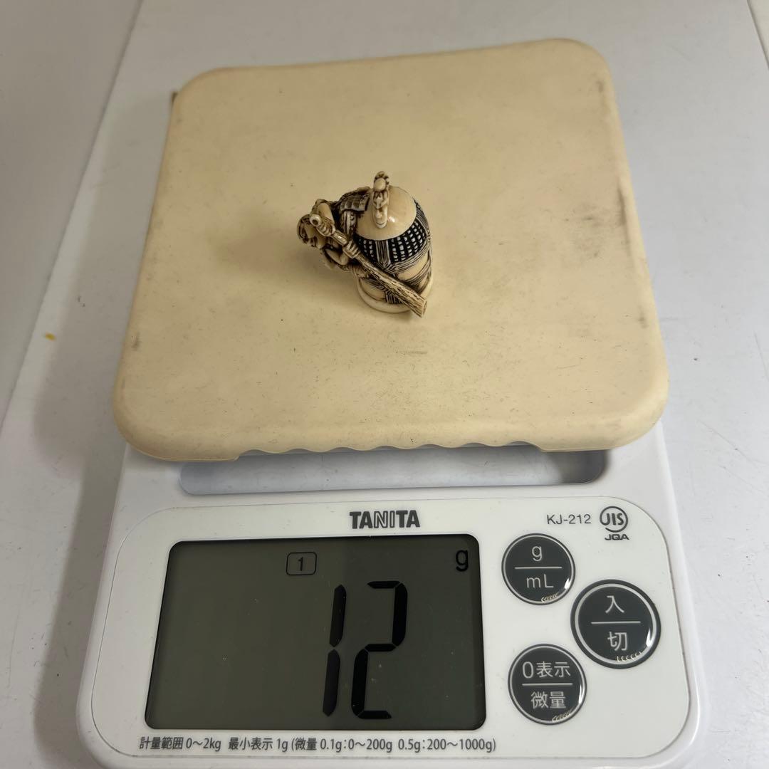 専用　極上鐘に人物根付　12g 東Y8-0203☆2Fトコチ