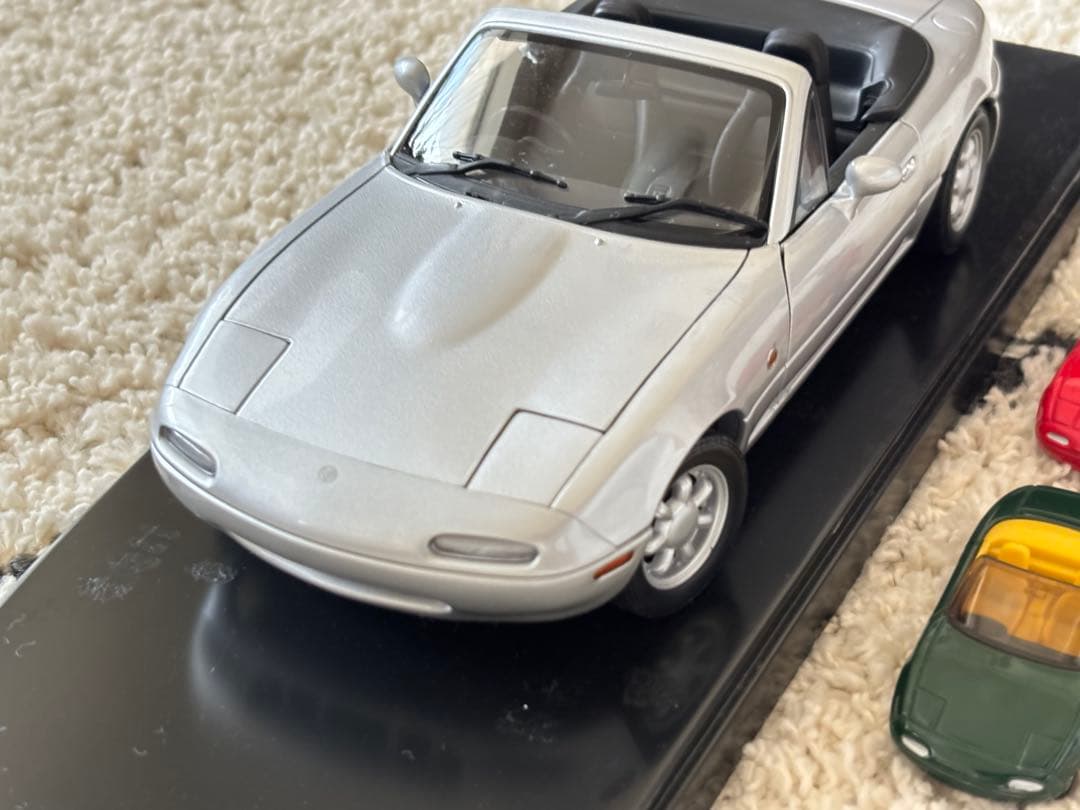 美品 Mazda MX-5 Miata 1/18 ミニカー シルバー